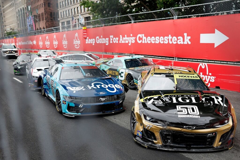 Chicago NASCAR Cup pile-up blocks track, causes early red flag