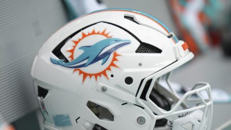 Dolphins sign OL Jalen McKenzie