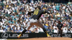 2025 MLB NL CY Young Prediction: Odds, Expert Picks, including Paul Skenes vs Zack Wheeler