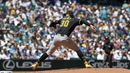 2025 MLB NL CY Young Prediction: Odds, Expert Picks, including Paul Skenes vs Zack Wheeler