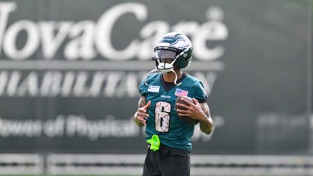 DeVonta Smith to miss Monday’s practice with back tightness