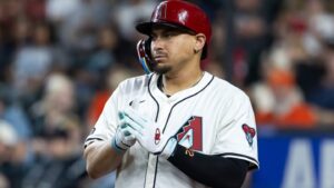 Mariners reportedly acquire Josh Naylor from the Diamondbacks for 2 pitchers