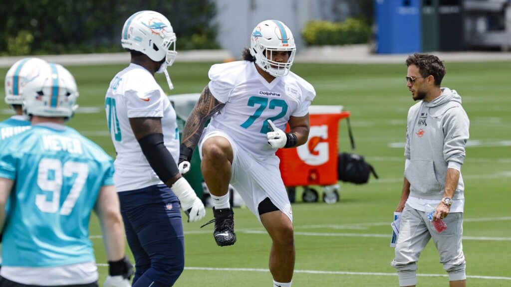 Dolphins agree to fully guaranteed contract with No. 37 pick Jonah Savaiinaea