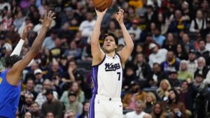 Sharpshooter Doug McDermott reportedly returning to Kings on one-year contract