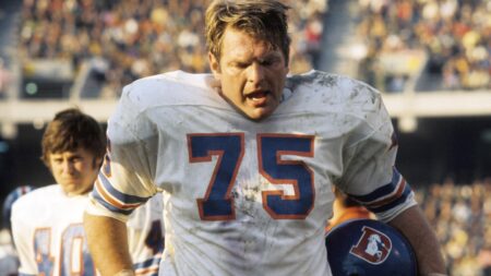 Former NFL offensive lineman Roger Shoals dies at 86