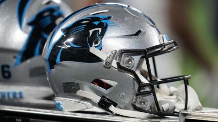 Panthers sign LB JJ Weaver, cut LB Amare Barno
