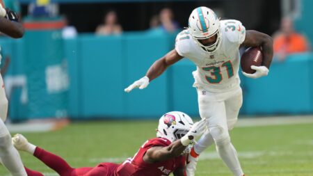Raheem Mostert blasts Dolphins’ treatment of Jalen Ramsey, Jonnu Smith