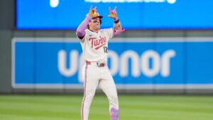 Report: Phillies add Gold Glove OF Harrison Bader from Twins for two prospects