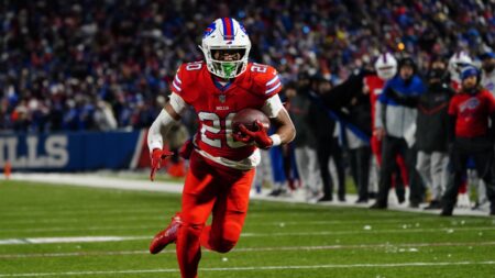 Report: Nyheim Hines wants to find a team for training camp