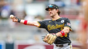 Royals reacquire Adam Frazier in an All-Star break trade with the Pirates
