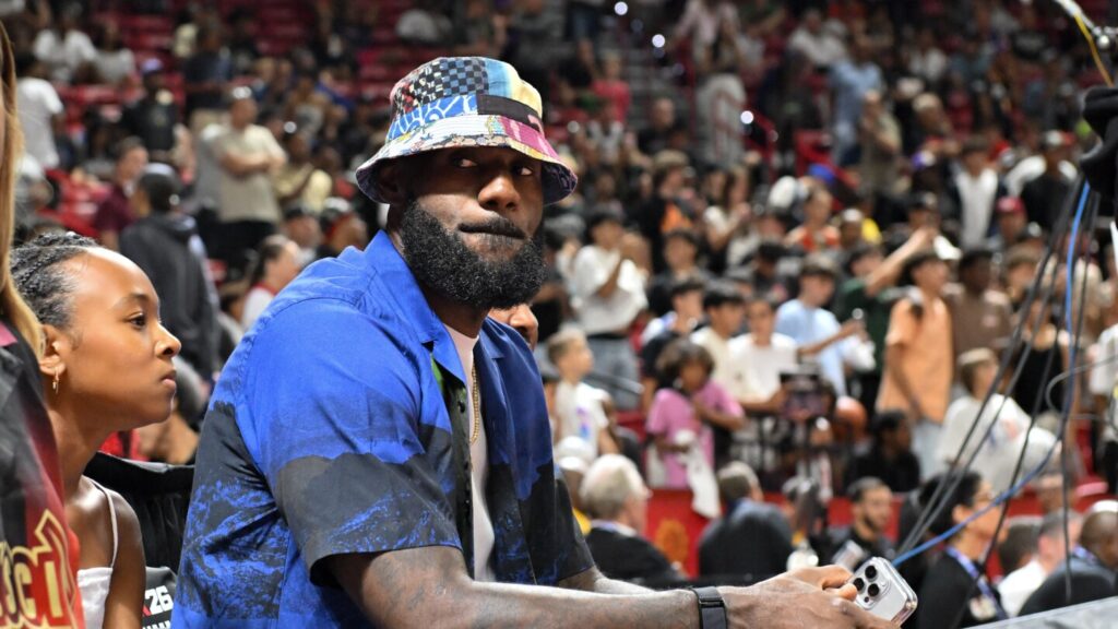 Both LeBron James, Lakers reportedly expect star to be at Lakers’ training camp this fall