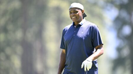 Charles Barkley has career day, Stephen Curry 2 points back at American Century Championship