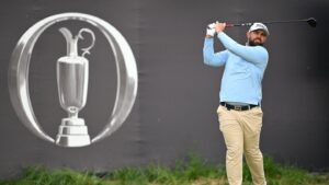 Ryan Peake, story of British Open, gets Phil Mickelson’s autograph after round