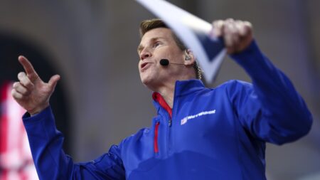Scott Hanson had “knock-down, drag-out” negotiation with NFL over RedZone return