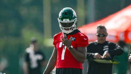 Justin Fields does 7-on-7 work at Saturday’s Jets practice