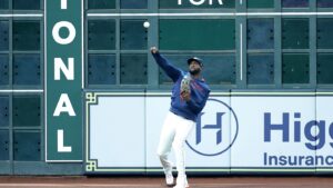 Astros slugger Yordan Alvarez has setback in recovery from broken hand and will see specialist