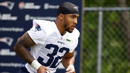 Patriots agree to terms with second-rounder TreVeyon Henderson