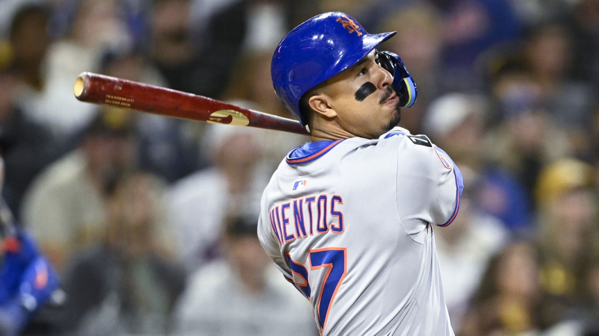 Jul 28, 2025; San Diego, California, USA; New York Mets third baseman Mark Vientos (27) hits a grand slam during the fifth inning against the San Diego Padres at Petco Park. 