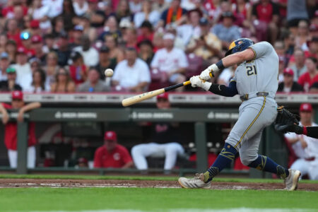 Brewers’ win streak reaches franchise-record 14 games as defensive mistakes sink Reds in extra-inning clash