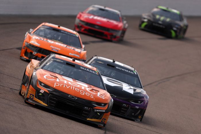 Daniel Suarez, Trackhouse Chevrolet, Alex Bowman, Hendrick Motorsports Chevrolet