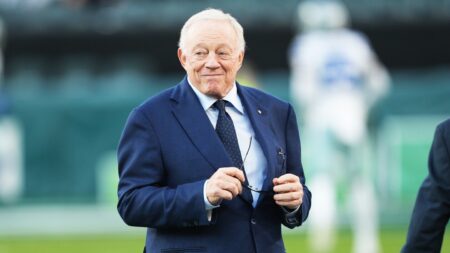 Jerry Jones keeps negotiating directly with players — and the NFL/NFLPA keep letting him