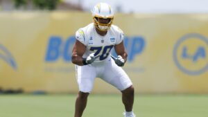 Chargers place LT Rashawn Slater on IR, sign OT David Sharpe