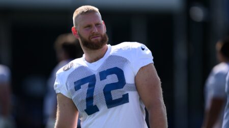 Colts OTs Braden Smith, Blake Freeland leave with injuries