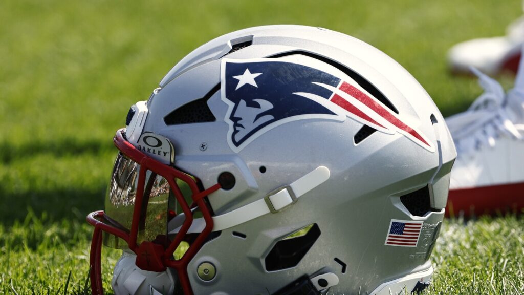 Patriots sign WR Phil Lutz, waive DT Isaiah Iton