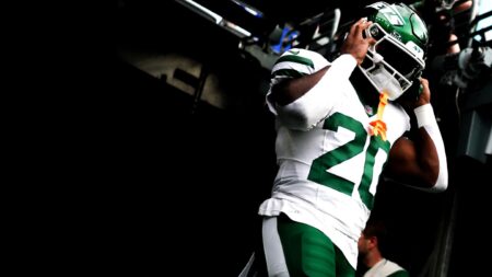 Aaron Glenn: Jets won’t be trading Breece Hall