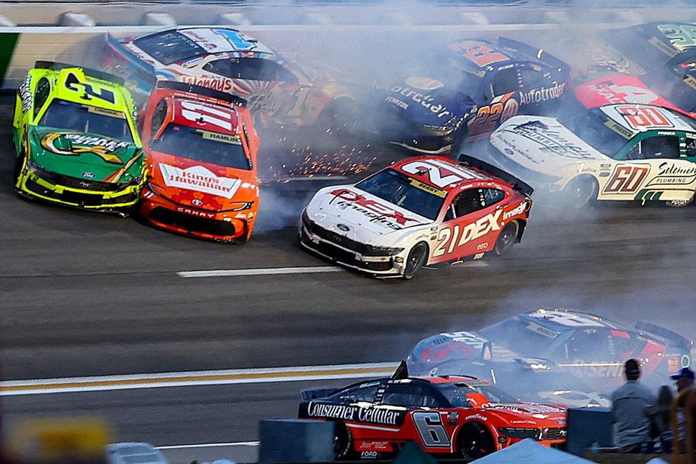 Austin Cindric, Team Penske Ford, Denny Hamlin, Joe Gibbs Racing Toyota, Josh Berry, Wood Brothers Racing Ford, Ross Chastain, Trackhouse Racing Chevrolet, Joey Logano, Team Penske Ford, Ryan Preece, Roush Fenway Keselowski Racing Ford, Brad Keselowski, Roush Fenway Keselowski Racing Ford