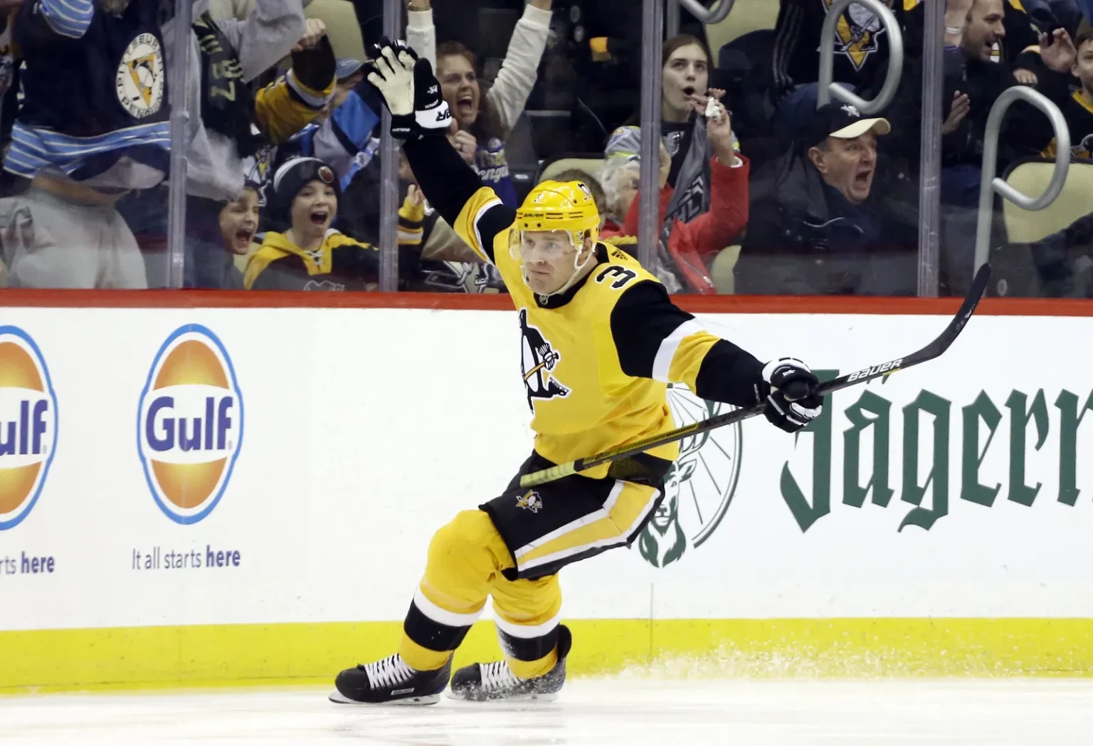 Ex-Penguins Defenseman Signs PTO With New Team