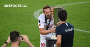 📸 Fans caught off guard as top club unveil former Barça star