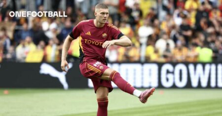 Leeds ‘looking to sign’ cut-price Roma striker Artem Dovbyk