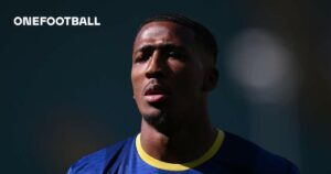 🎥 Go behind the scenes for Tchatchoua’s first day at Wolves