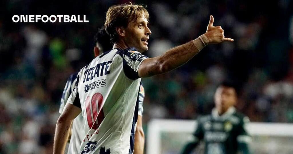 🎥 Sergio Canales scores a stunning Olimpico goal in Liga MX