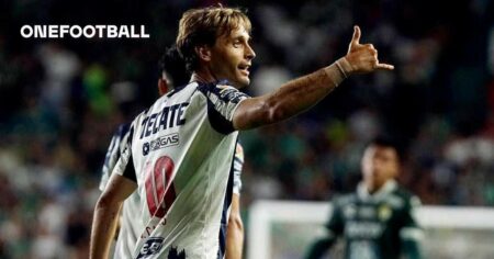 🎥 Sergio Canales scores a stunning Olimpico goal in Liga MX