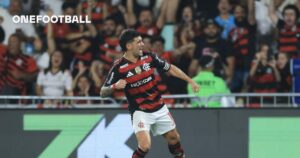 🔝 Arrascaeta makes history with fastest double-double in the Brasileirão