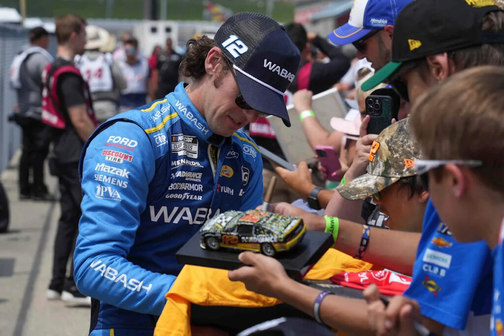 Ryan Blaney knocks off Shane van Gisbergen for pole at Watkins Glen
