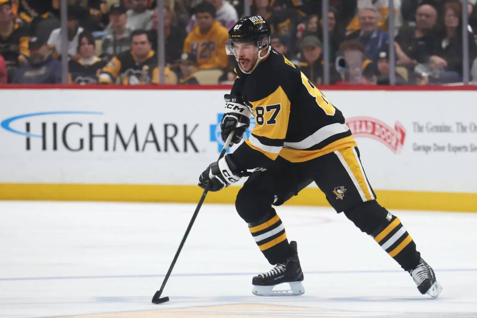 Penguins: Insider Weighs In On Sidney Crosby Trade Rumors