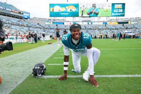 NFL Preseason Blitz: Jaguars rookie Travis Hunter plays both ways in preseason debut