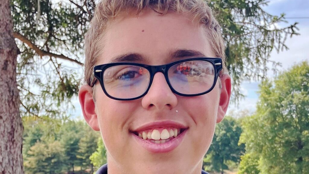 River View golf shatters school record