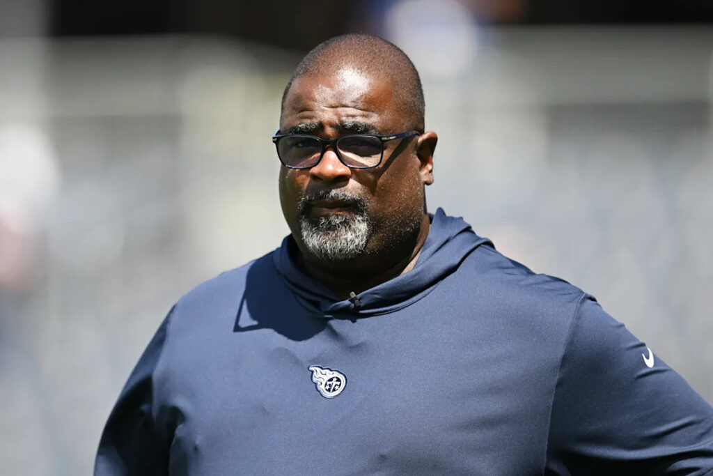 Patriots defensive coordinator Terrell Williams has health scare during practice: Reports