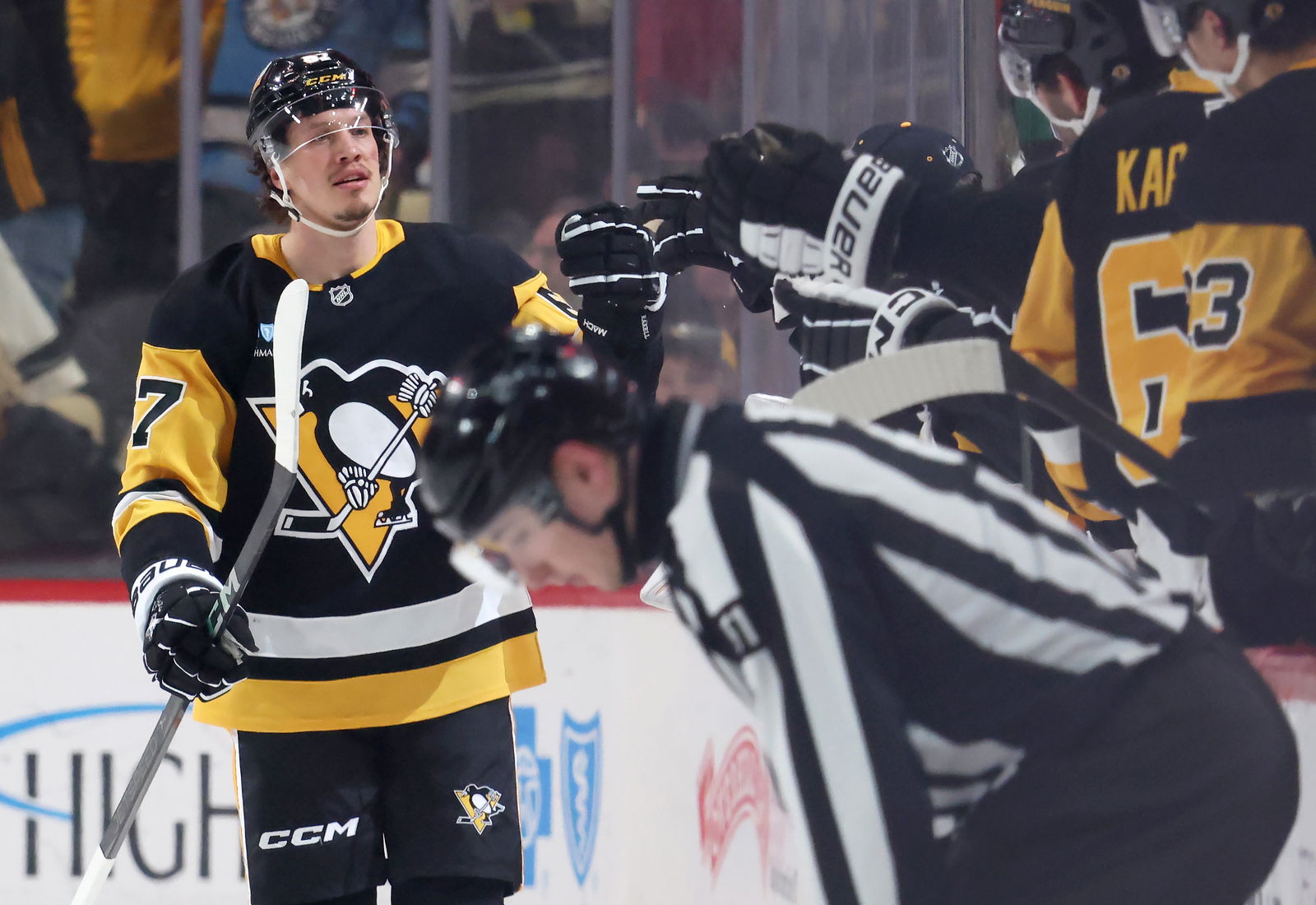 Mar 15, 2025; Pittsburgh, Pennsylvania, USA; Pittsburgh Penguins right wing Rickard Rakell (67) celebrates his goal with the Penguins bench against the New Jersey Devils during the second period at PPG Paints Arena. Mandatory Credit: Charles LeClaire-Imagn Images