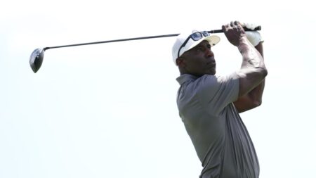 Terrell Davis makes an impact for kids on the golf course