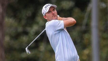 Russell Henley shoots 61 Thursday birdie-fest