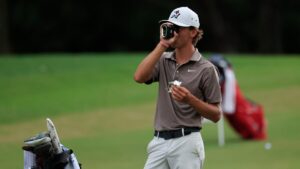 Miles Russell’s short memory paves the way to share of Junior Players lead