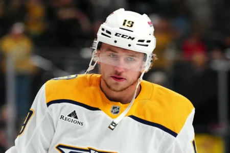 Former Nashville Predators forward Jakub Vrana signs in Sweden
