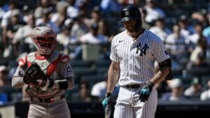 Yankees bats remain ice-cold in lackluster 12-1 loss to Red Sox