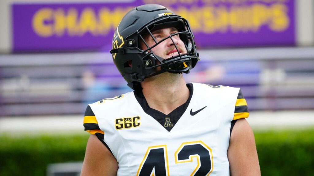 Eagles sign a long snapper after injury to veteran Charley Hughlett – NBC Sports Philadelphia