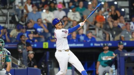 Mark Vientos homers, drives in four as Mets beat Mariners 7-3 in 2025 MLB Little League Classic